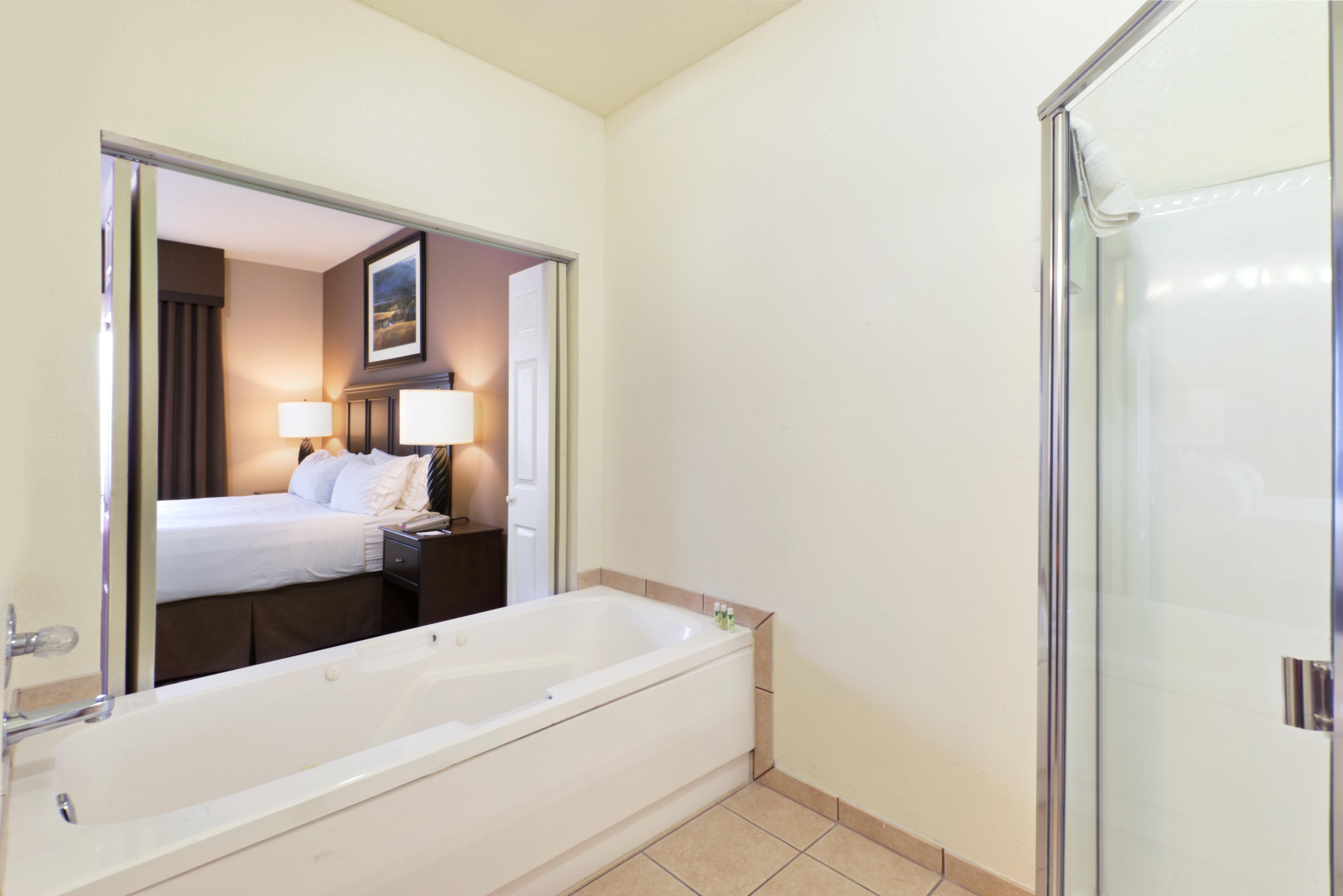 Holiday Inn Express Show Low By Ihg Bagian luar foto